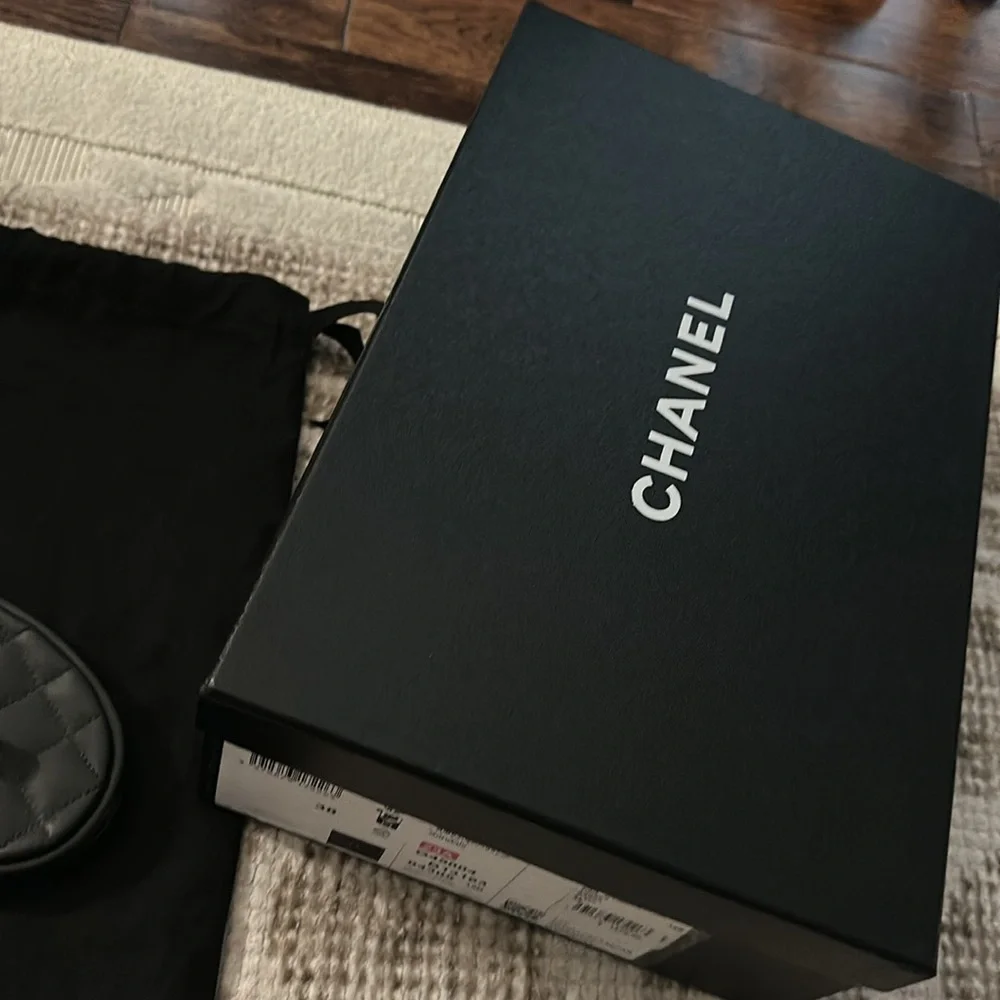 Chanel black thong sandals with large gold tone CC logo size 38 in original box